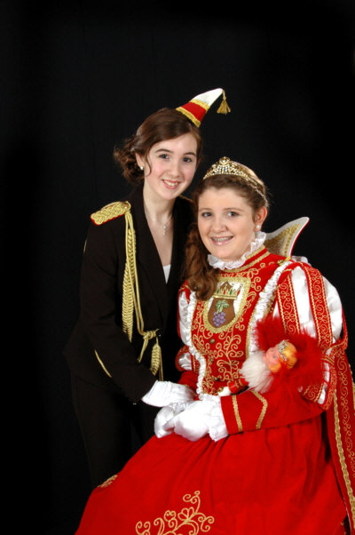 Anna I. (Vaupel) mit Adjutantin Jolina (Hofmann)