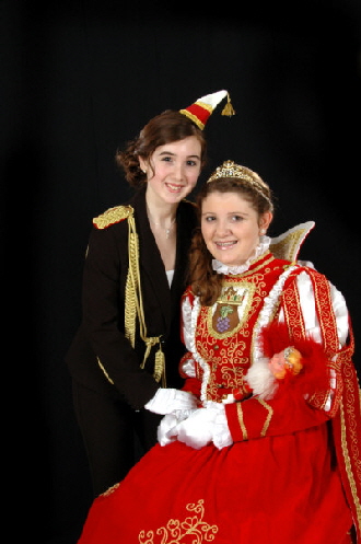 Anna I. (Vaupel) mit Adjutantin Jolina (Hofmann)